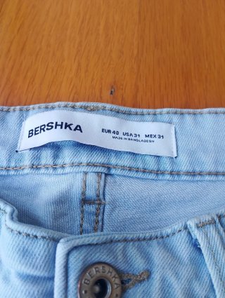 Pantalón corto chico Talla 40 elástico.