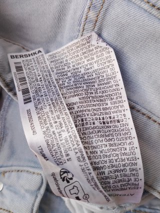Pantalón corto chico Talla 40 elástico.