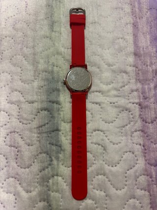 Reloj rojo con dibujo de gato
