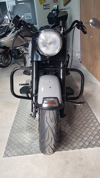 HARLEY DAVIDSON ROAD KING MODIFICADA