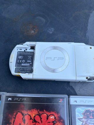 PSP Blanca + 4 Juegos