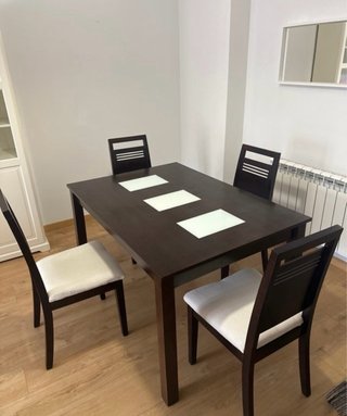 4 Sillas de Comedor de Madera