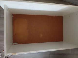 Cajones de plástico blancos con ruedas