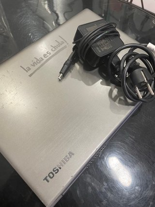 Portátil Toshiba i5 8GB RAM con Cargador