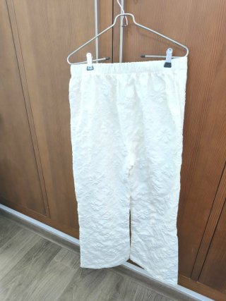 Pantalón mujer bordado beige