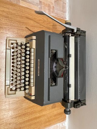 Máquina de escribir Olivetti Línea 98