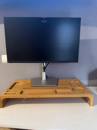 Supporto per schermo elevato in legno
