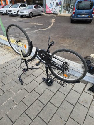 Bicicleta urbana Btwin negra