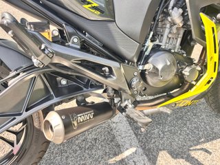 Moto Zontes Negra y Amarilla