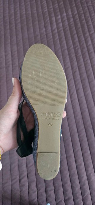 Sandalias de cuña con tiras de piel