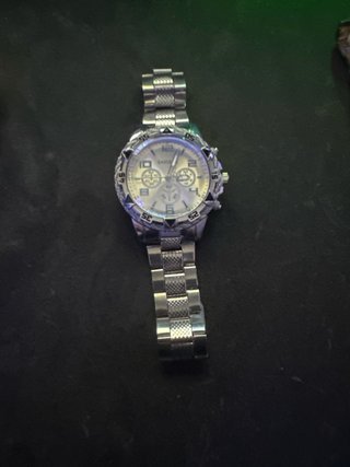 Orologi da polso dorati e argentati