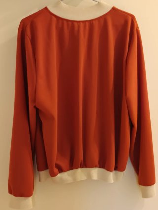 Chaqueta bomber naranja y detalle dorado.Talla M/L