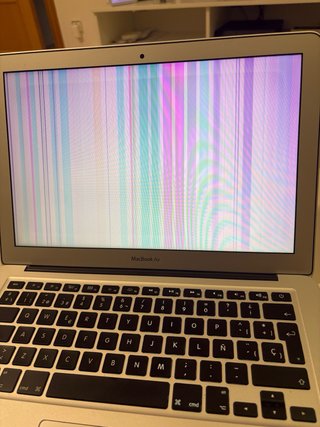 Macbook Air 2017 Plata (Pantalla averiada)