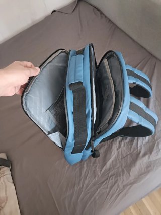 Mochila Vogart azul y negra,laptop backpack camper