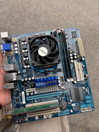 Placa base Gigabyte GA-MA78LM-S2 con procesador