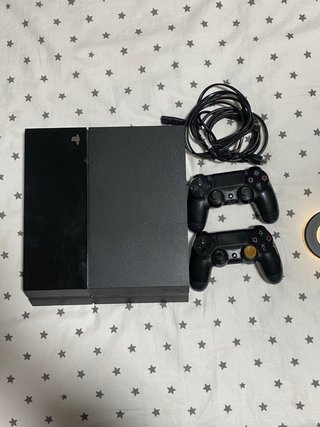 PS4 (PlayStation 4) Negra + 2 Mandos