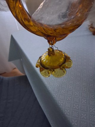 Lámpara de cristal tallado ámbar