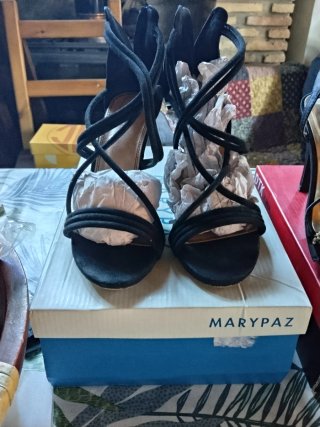 Zapatos de tacón Marypaz negros