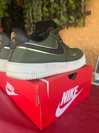 Nike Air Force 1 Verde y Dorado