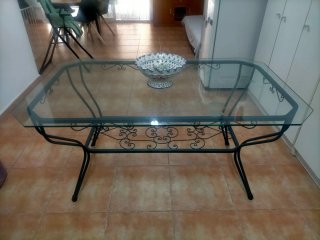 Mesa de cristal y metal negra