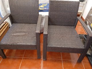 Conjunto de 2 sillas de mimbre 10€