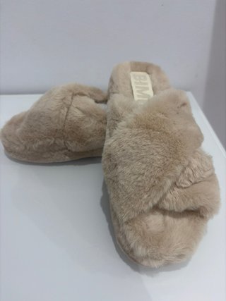 Sandalias pelo Bimba y Lola beige