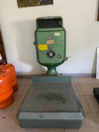 Báscula Pibermat antigua