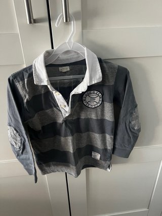Vestido y polo a rayas grises marca Gocco