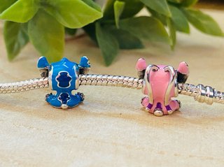 Lote 2 Charms Stitch Experimento y Angela