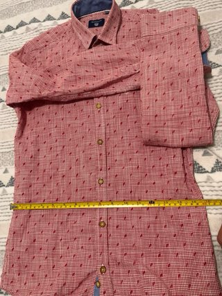 Camisa GANT cuadros rojos con estrellas talla S.