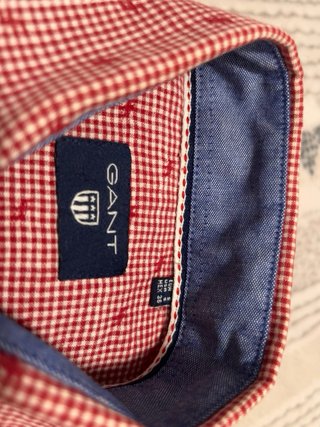 Camisa GANT cuadros rojos con estrellas talla S.