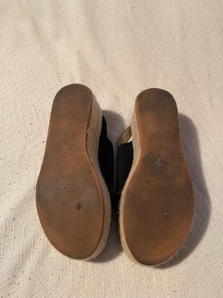Sandalias cuña negras Corina