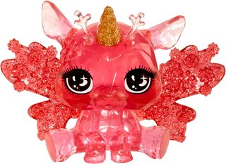 RAINBOW HIGH Littles Rainbow Fantasy Fairies & Pet - Apple, Red - Pequeña Muñeca Posable de 14 cm y Mascota Ciervo de Fantasía con Alas de Hada Intercambiables, Regalo para Niños +4