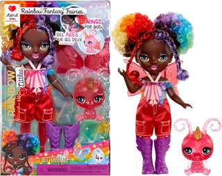 RAINBOW HIGH Littles Rainbow Fantasy Fairies & Pet - Apple, Red - Pequeña Muñeca Posable de 14 cm y Mascota Ciervo de Fantasía con Alas de Hada Intercambiables, Regalo para Niños +4