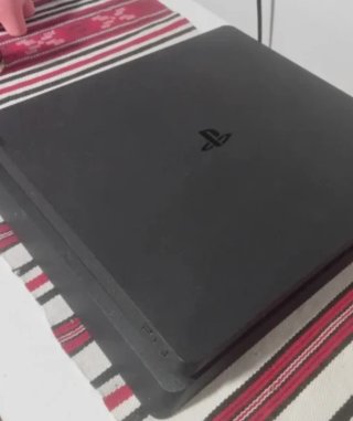 Consola PS4 Slim Negra