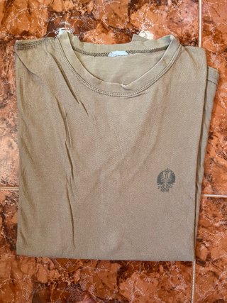 Camiseta verde oliva con logo ET