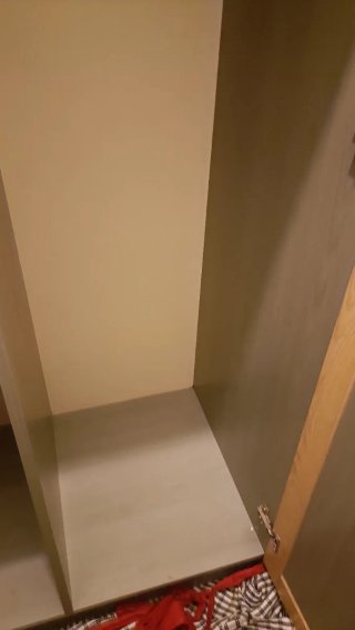 Armario de madera y tela
