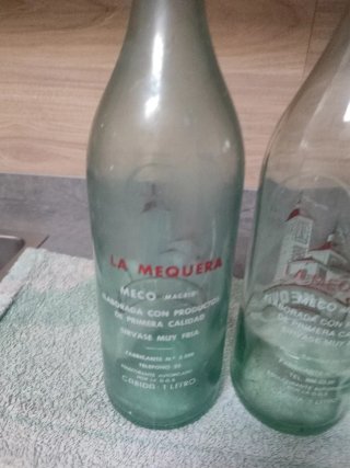 2 Botellas Gaseosa Antiguas La Mequera