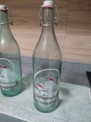 2 Botellas Gaseosa Antiguas La Mequera