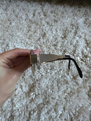 Occhiali da sole geometrici oro e neri