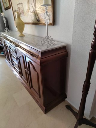 Aparador de madera y marmol