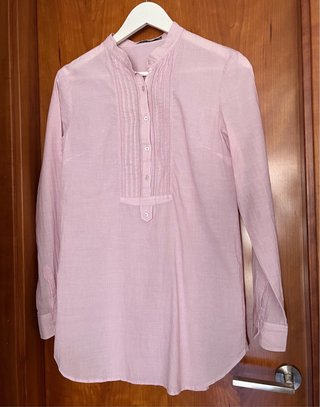 Camisa larga rosa con detalles