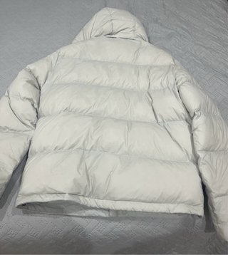 Chaqueta Calvin Klein gris y blanca