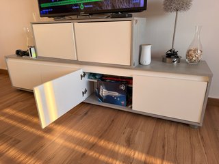 Mueble de comedor gris y blanco