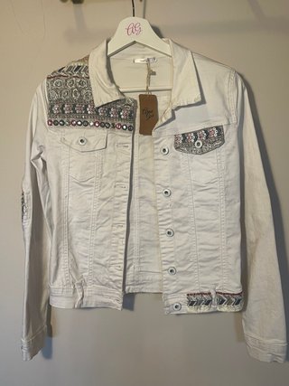 Chaqueta vaquera blanca bordada nueva