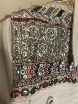 Chaqueta vaquera blanca bordada nueva