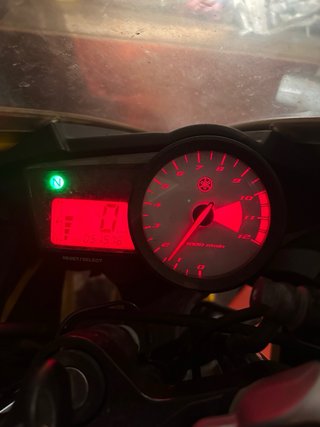Yamaha YZF R125 Deportiva Amarilla