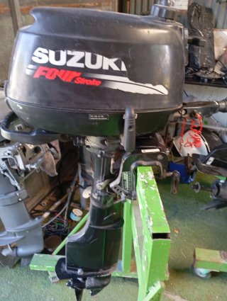 Motor fueraborda Suzuki 4 tiempos
