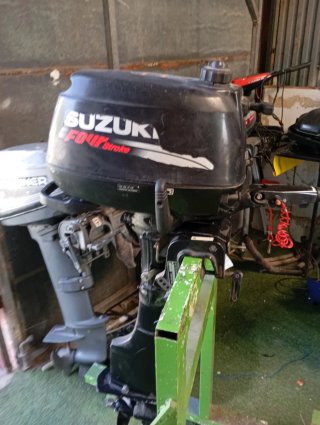 Motor fueraborda Suzuki 4 tiempos