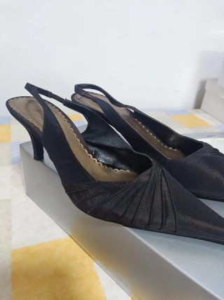 Zapatos de tacón negros para mujer